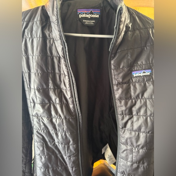 Patagonia Black Micropuff Jacket - Picture 2 of 5